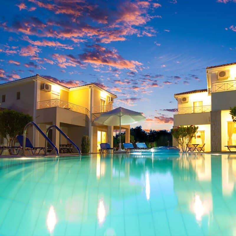 Exterior-of-a-greek-resort-Q37GVGR-prnpx776c1i1ujpeosh8thlr4h1dzy5846pf3bcthc