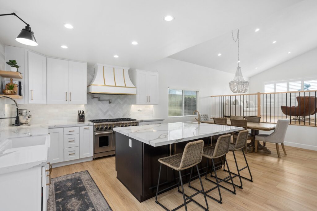 White perimeter with a dark stained island under a vaulted ceiling
