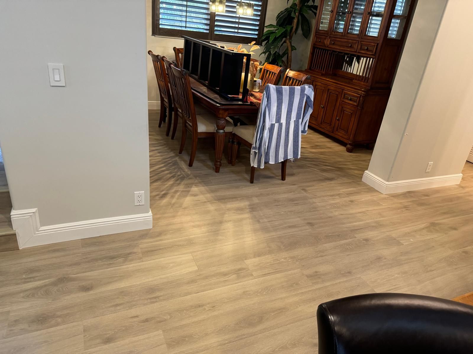 Plank flooring through a living room with vaulted ceiling