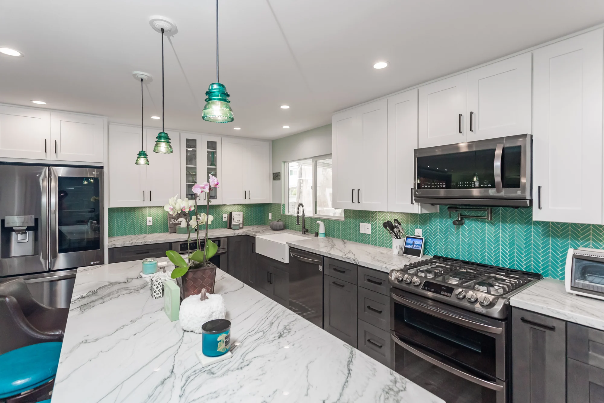 Finished kitchen with pendant lighting over the island