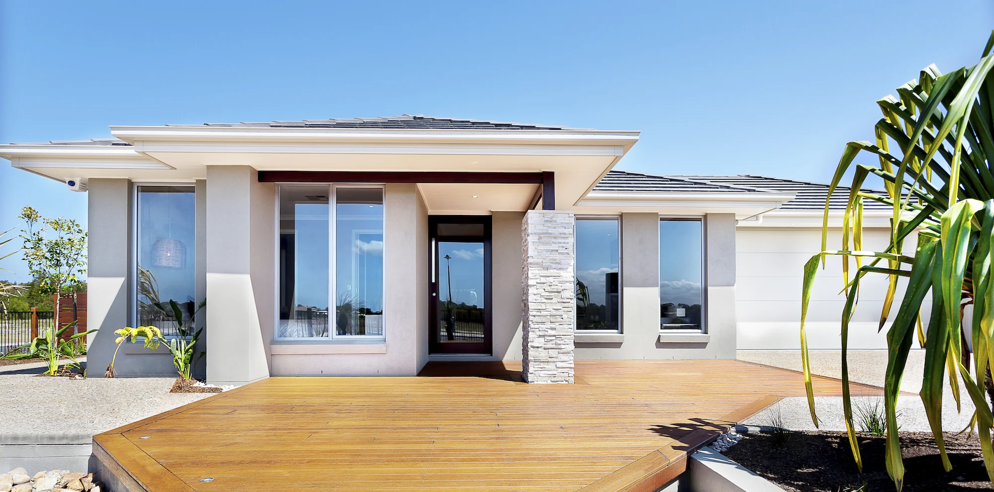 Single-storey South Florida home with new window and door systems