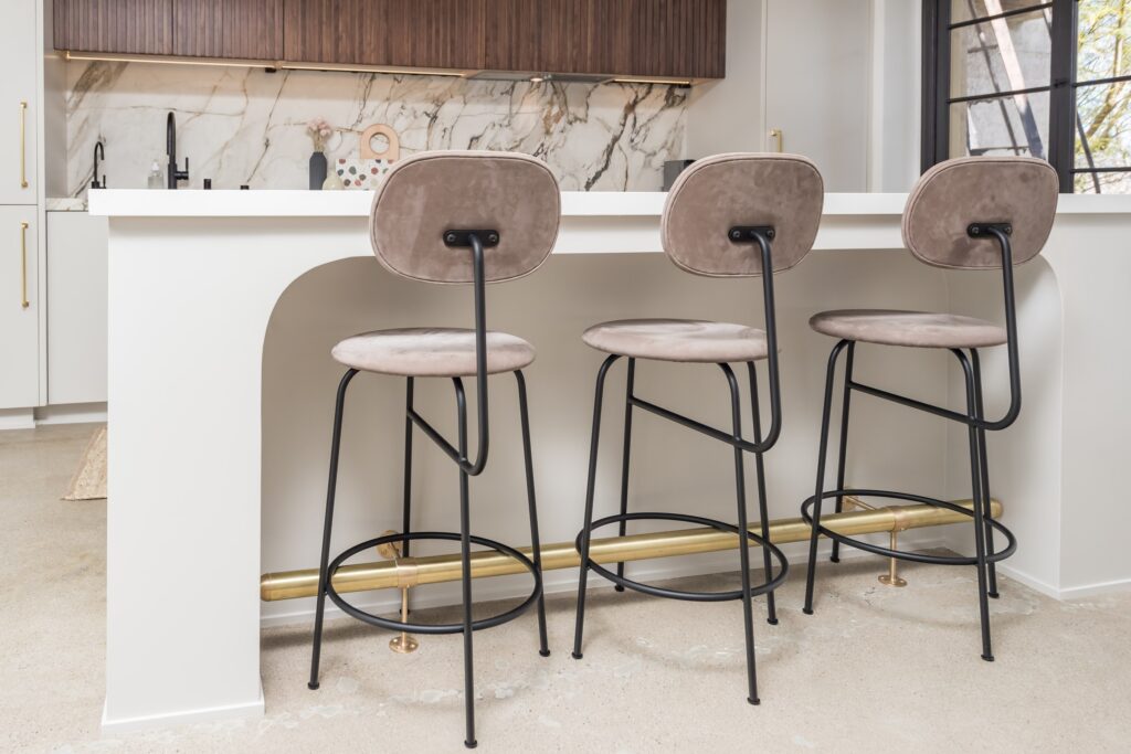 Open-Concept Kitchen Remodel with Fluted Walnut Cabinetry and Bookmatched Marble — photo 8