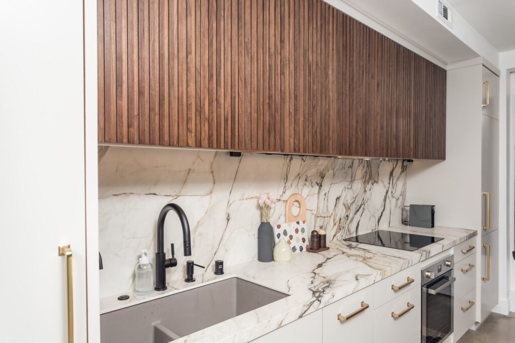Open-Concept Kitchen Remodel with Fluted Walnut Cabinetry and Bookmatched Marble — photo 12