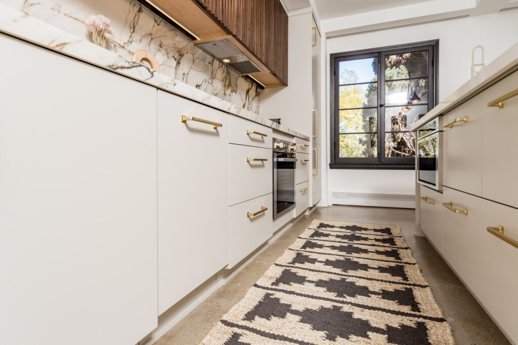Open-Concept Kitchen Remodel with Fluted Walnut Cabinetry and Bookmatched Marble — photo 14