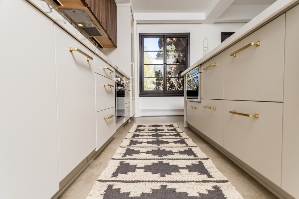Open-Concept Kitchen Remodel with Fluted Walnut Cabinetry and Bookmatched Marble — photo 16
